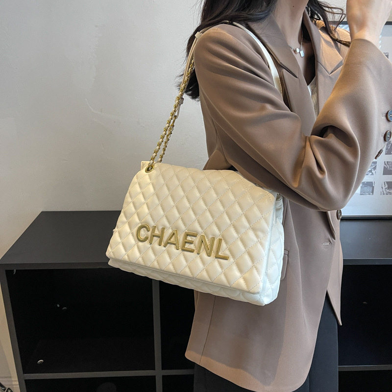 Free shipping 2025 new designer bag fashionable and casual travel letter chain bag hand-held shoulder bag daily matching