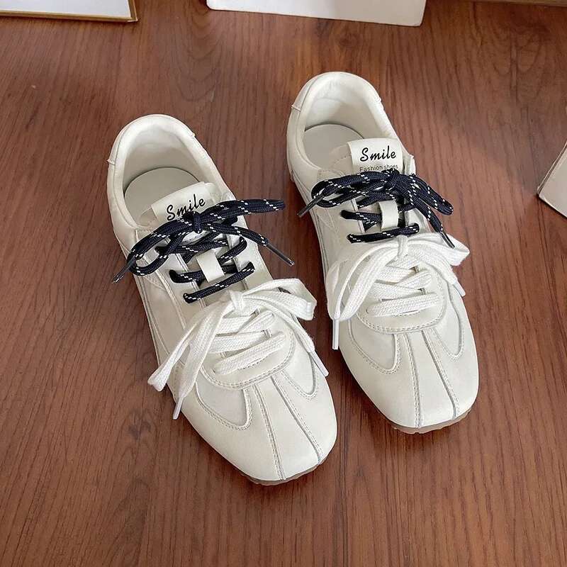 New Retro Lacing Breathable Women's Thick Bottom Pleated Casual Sneakers White Shoes