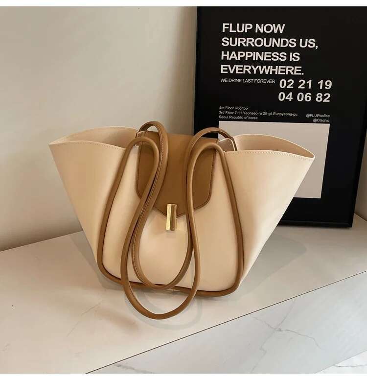 Large Capacity Soft Surface For Women 2025 New Style Simple Temperament Shoulder Niche Texture Wing Tote Bag