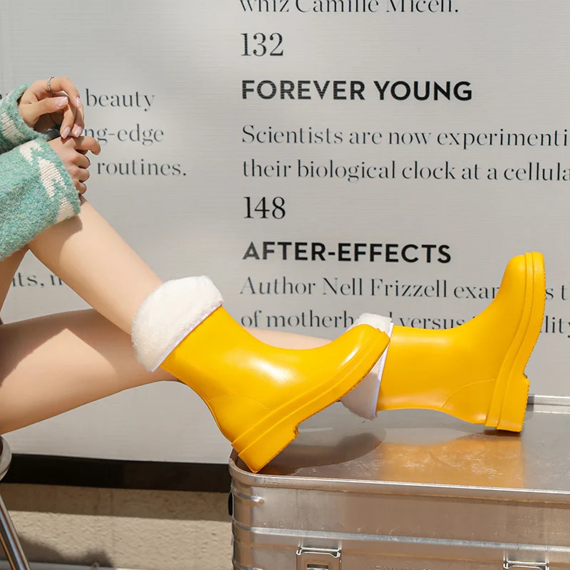 Summer Rain Boots Men MidCalf Nonslip Wearresistant Waterproof Shoes Winter KneeHigh Warm Plush Lining On foot 250317