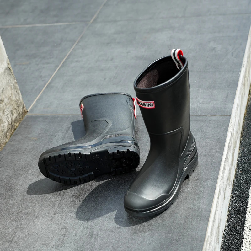 Ladies middle pipe anti slip rain shoes are made of PVC lightweight wearresistant garden waterproof outdoor boots 250317