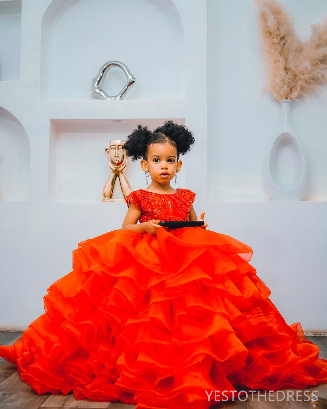 2025 Red Flower Girl Dresses Children Birthday Dress Illusion Sheer Neck Appliqued Beaded Lace Tiered Tulle Princess Queen Ball Gown For Marriage F165