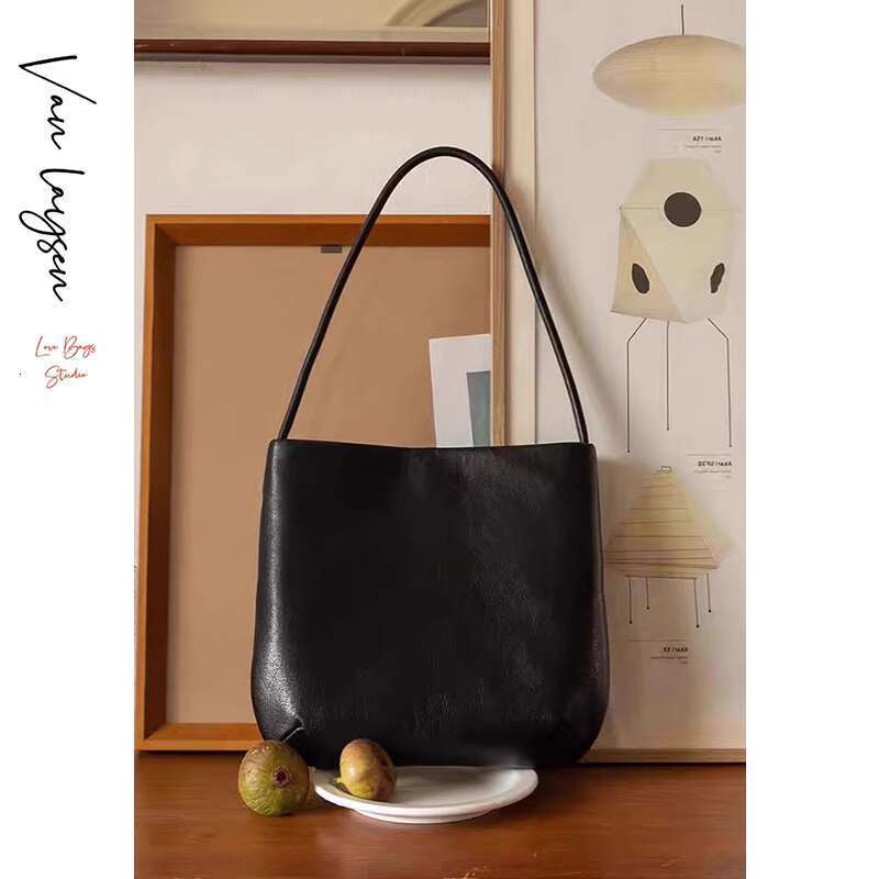 Women's Bags Women's new high-end one shoulder tote with niche design and large capacity under arm bag