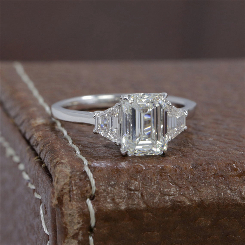 Jewelry IGI Certificate 2.0 Carat Emerald And Tapeziod Three Stone Lab Diamond Engagement Ring For Women Real Gold Diamond Ring
