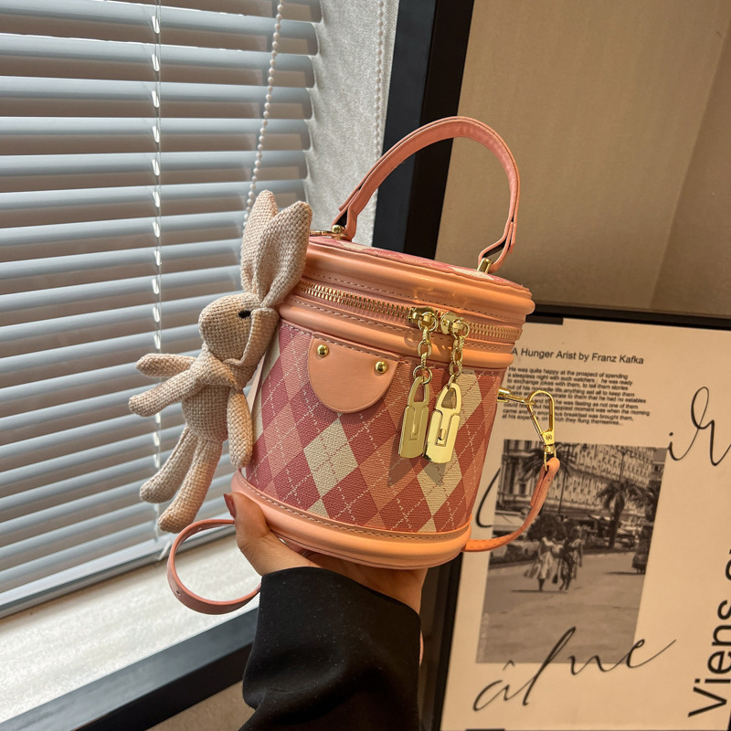 Popular small bag women 2025 spring and summer new fashion niche crossbody bag texture diamond lattice bucket bag wholesale