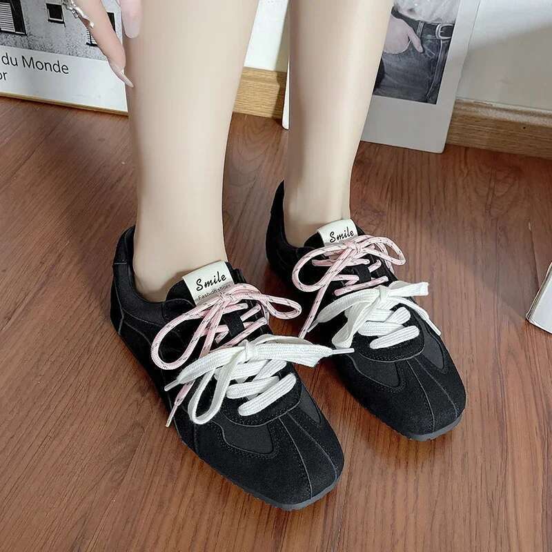 New Retro Lacing Breathable Women's Thick Bottom Pleated Casual Sneakers White Shoes