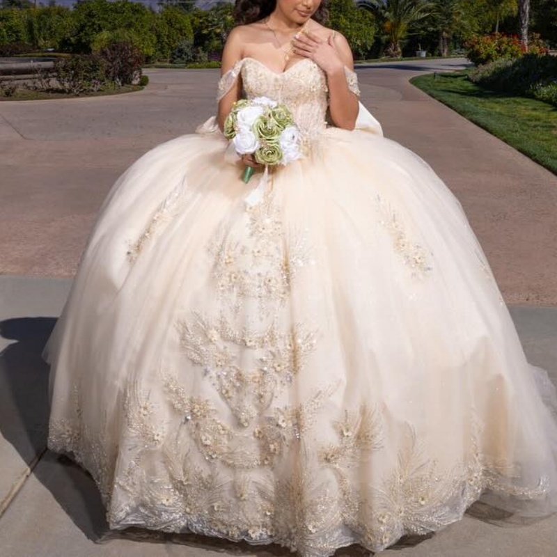 Champagne Shiny Quinceanera Dresses Off Shoulder Ball Gown Sweet 16 Dress Beading Appliques Bow Birthday Party Vestidos De 15 Anos