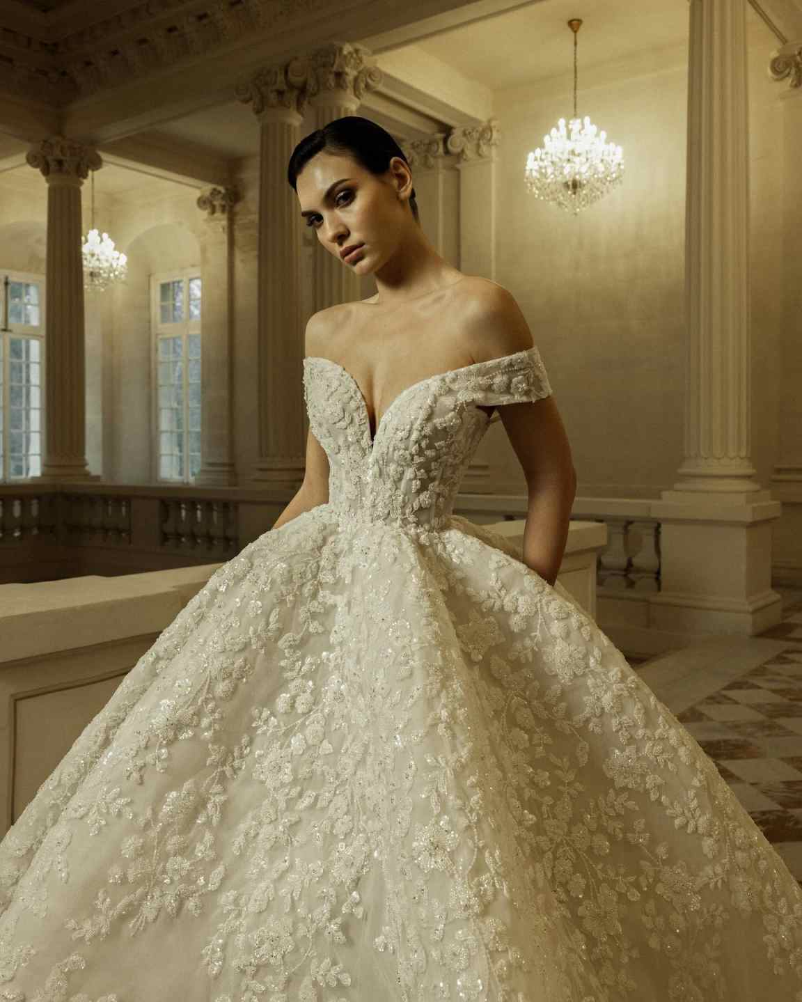 Crystals Luxury White Ball Gown Wedding Dresses Off The Shoulder Full Appliques Sequins Beads Organza Bodice Bridal Gowns Chic Dubai Custom Made Vesti
