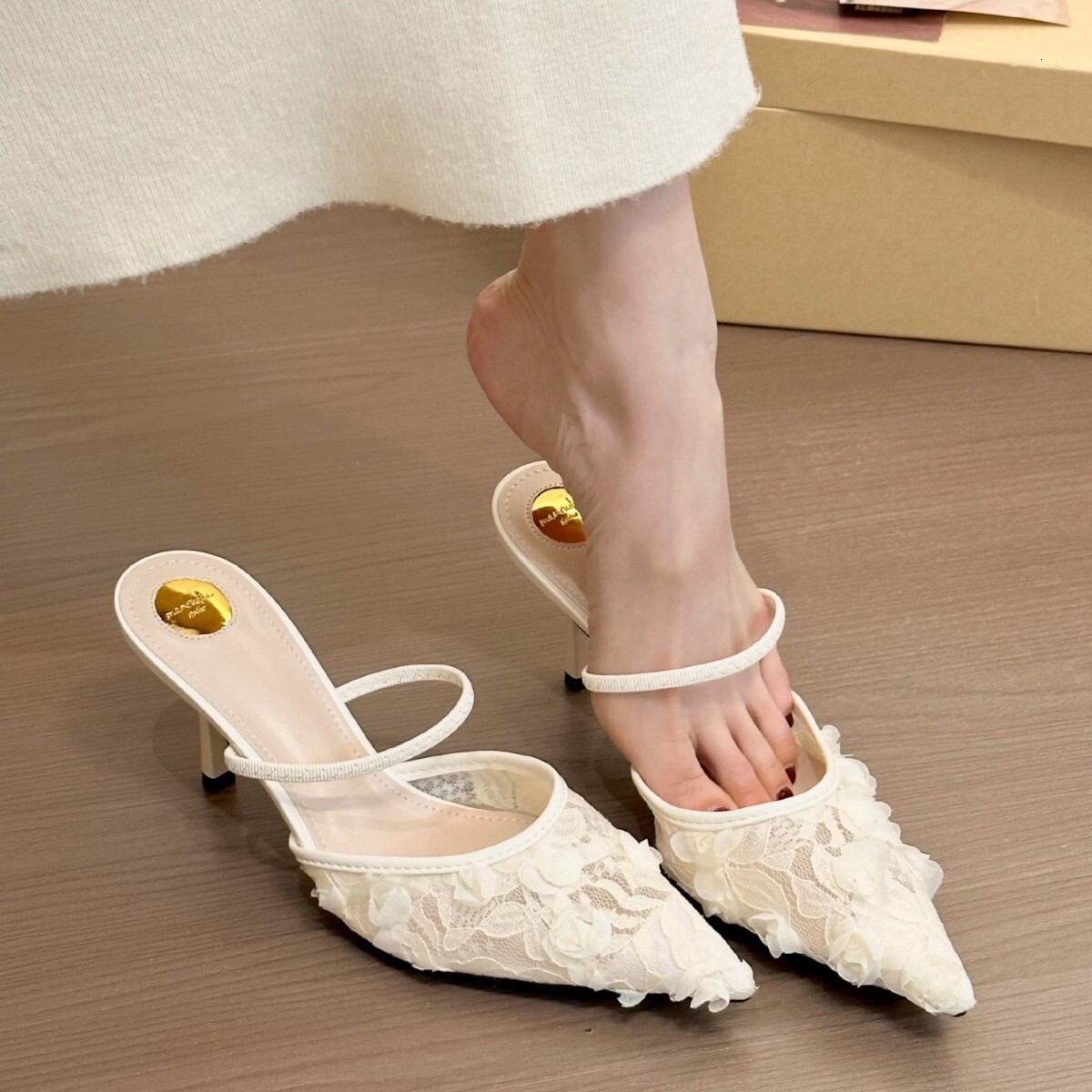 2025 Summer New Pink Mist Rose Soft Pointed Strap with Baotou Thin Heel Women's Half Slippers Designer Fashion Mesh Sandals1