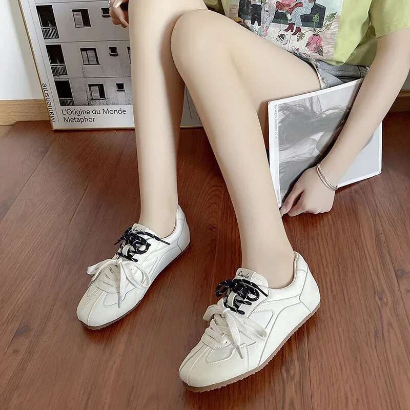 New Retro Lacing Breathable Women's Thick Bottom Pleated Casual Sneakers White Shoes