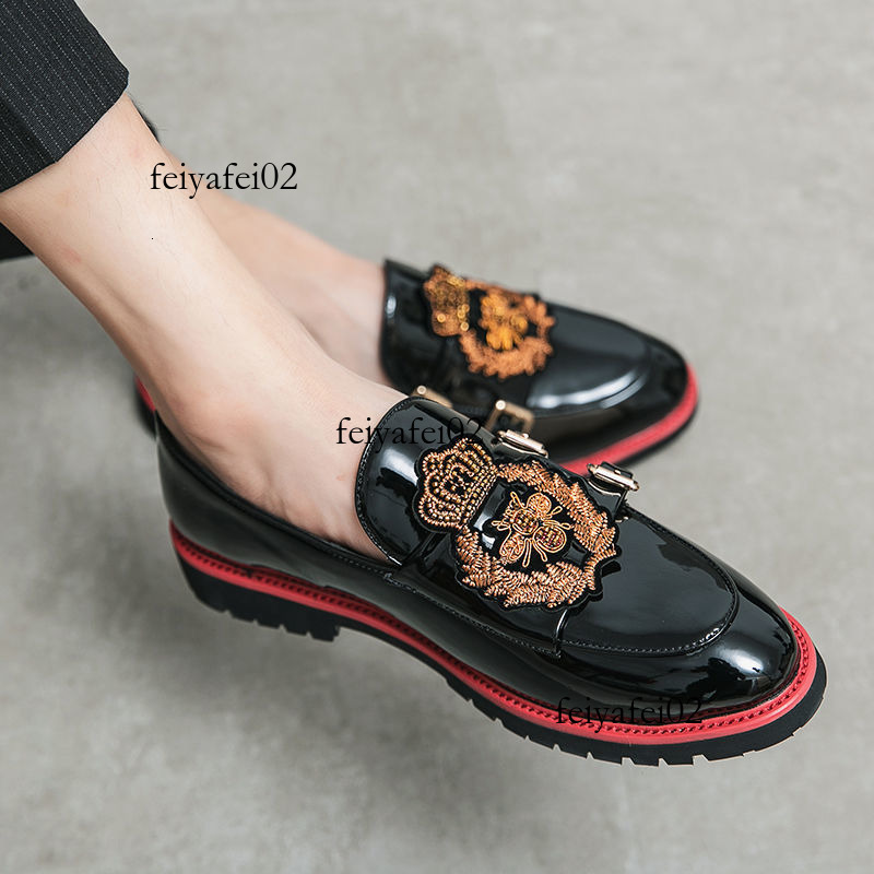 Top New one-piece suit with small leather shoes, trendy Korean style pointed casual loafers, British hairstylist business leather shoes b2