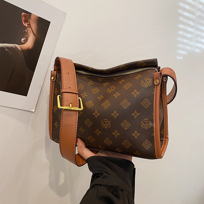 Free shipping designer Shoulder Bags For womans casual flap handbag messenger bag woman crossbody Pillow bag