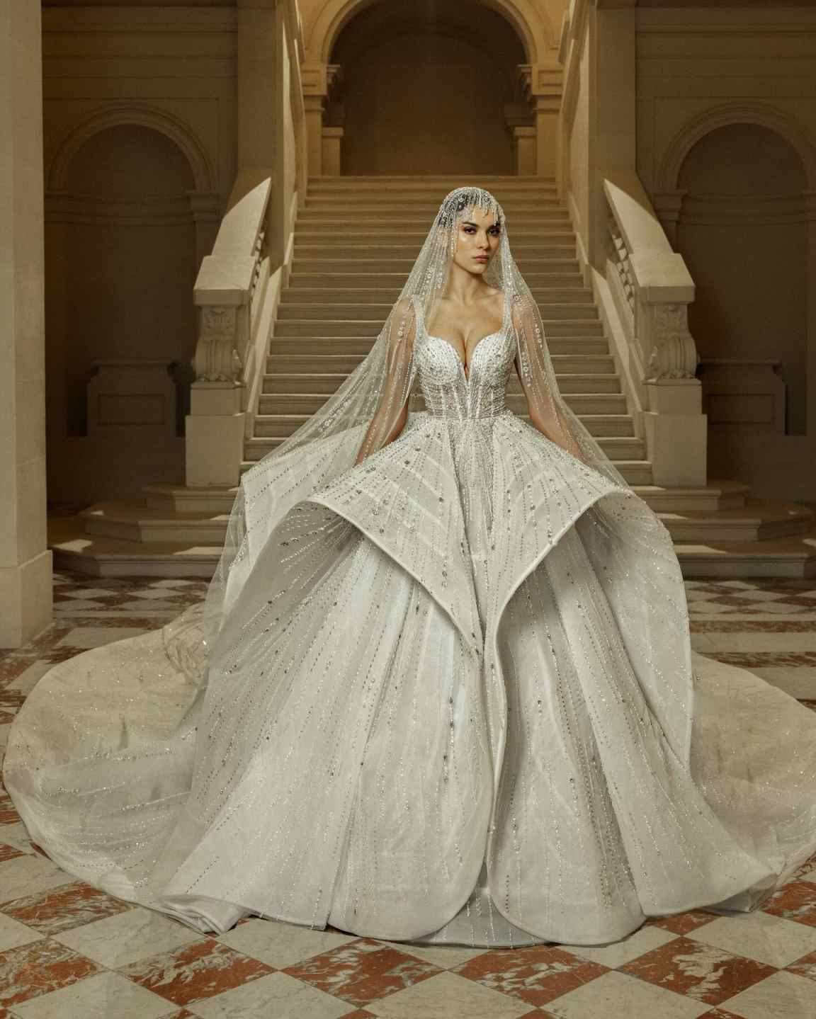 Luxury White Ball Gown Wedding Dresses With Full Appliques Sequins Beads Pearls Wave Details Organza Bodice Bridal Gowns Chic Dubai Custom Made Vestid