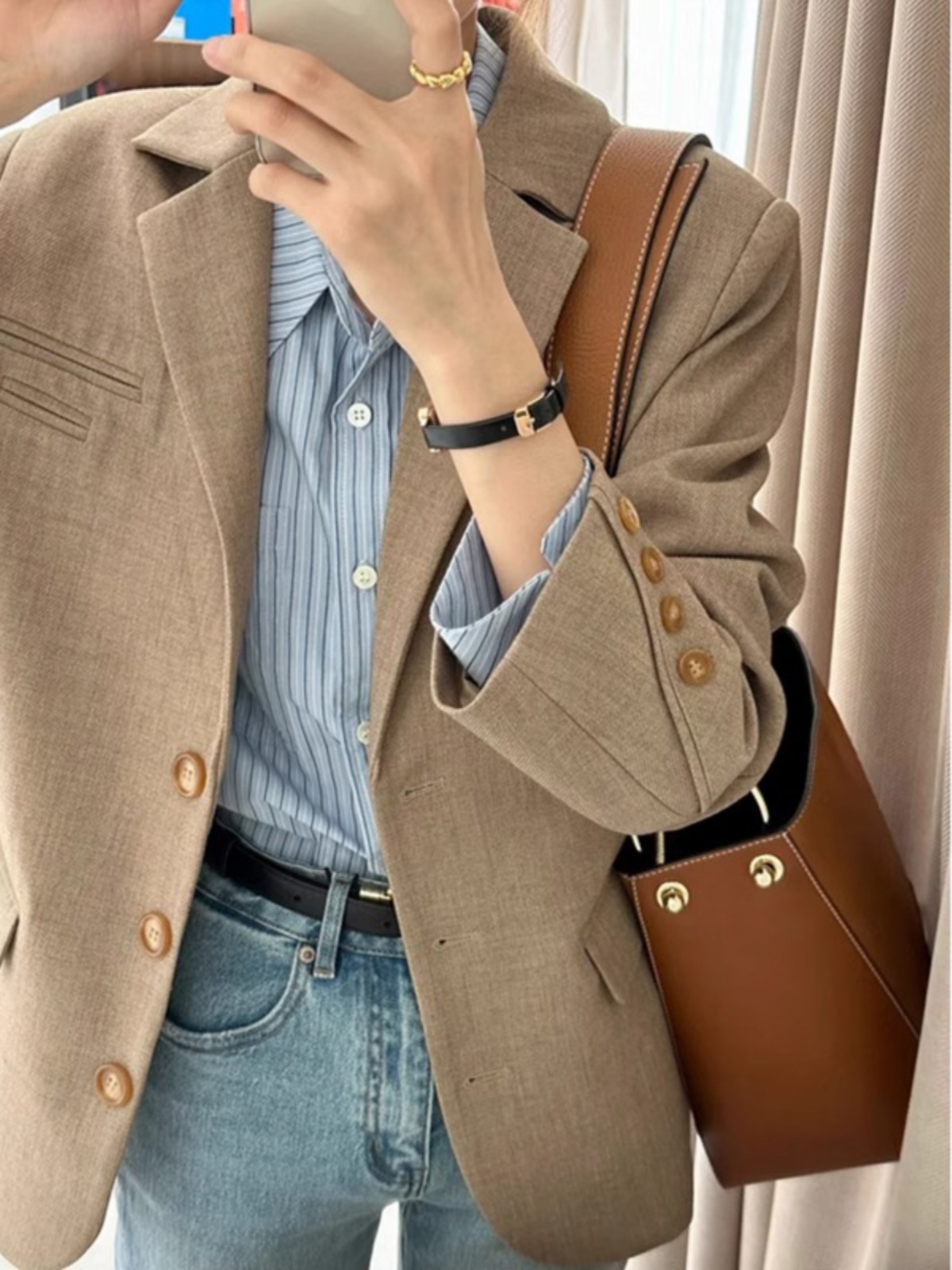 F3241Elegant Small Suit Coat for Ladies - Stylish Khaki Color with Flattering Silhouette for Seasonal Wear