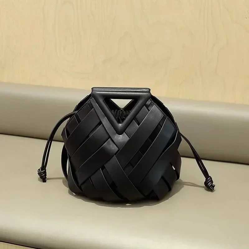 2024 New Fashion Top Handle Brown Womens Shoulder Bag with Hollow Design and Unique Style Bucket Bag Z250324