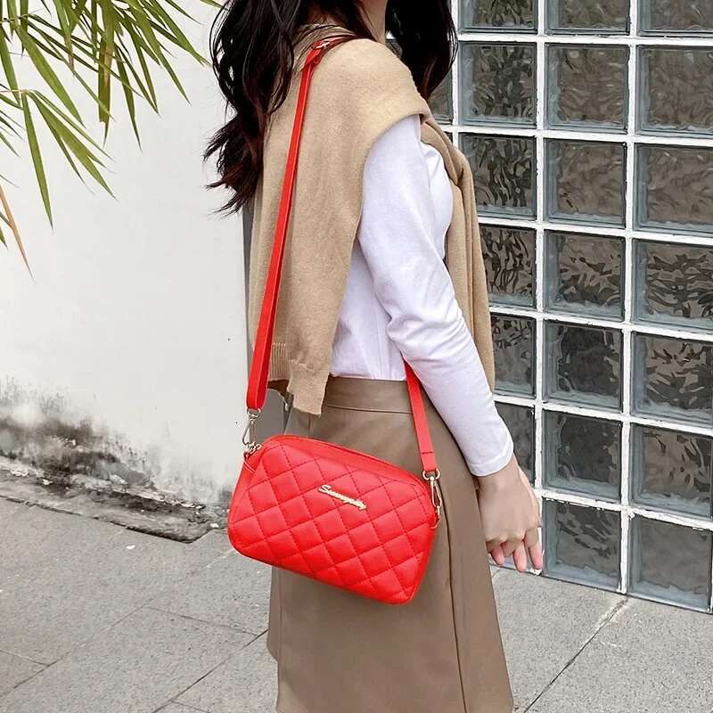 2025 new tassel women's messenger embroidery camera women's shoulder bag designer fashion chain women's crossbody bag3