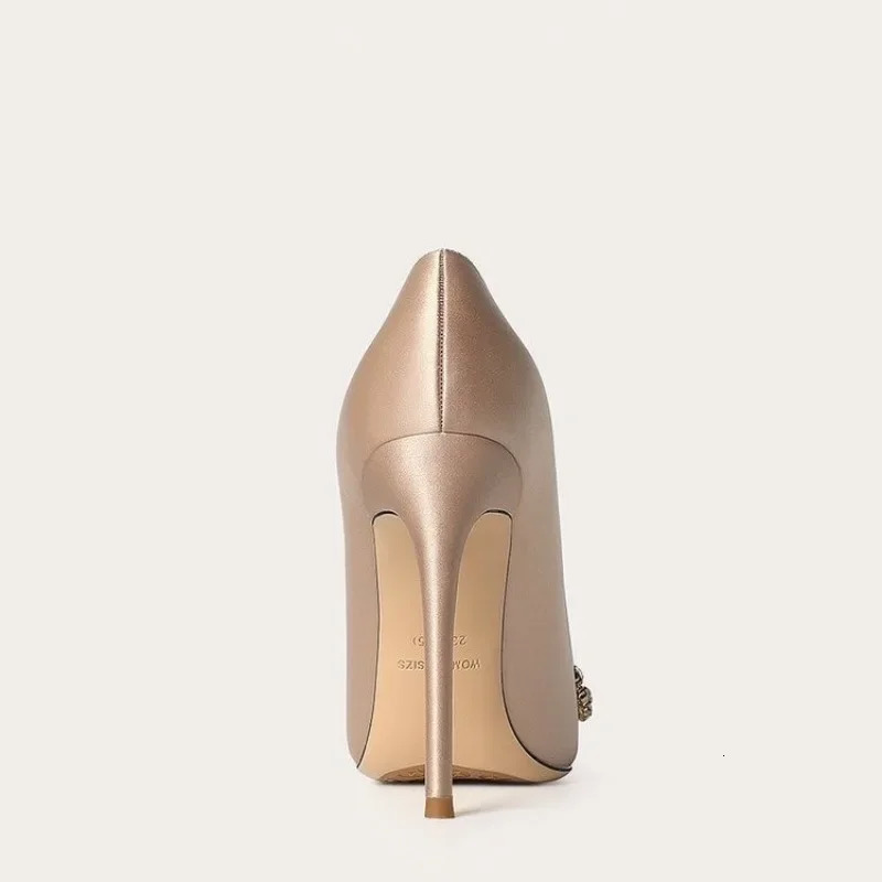 -selling solid color womens shoes for featuring angular toes and slim heels as well as rhinestone bow decorated ski boots 250318