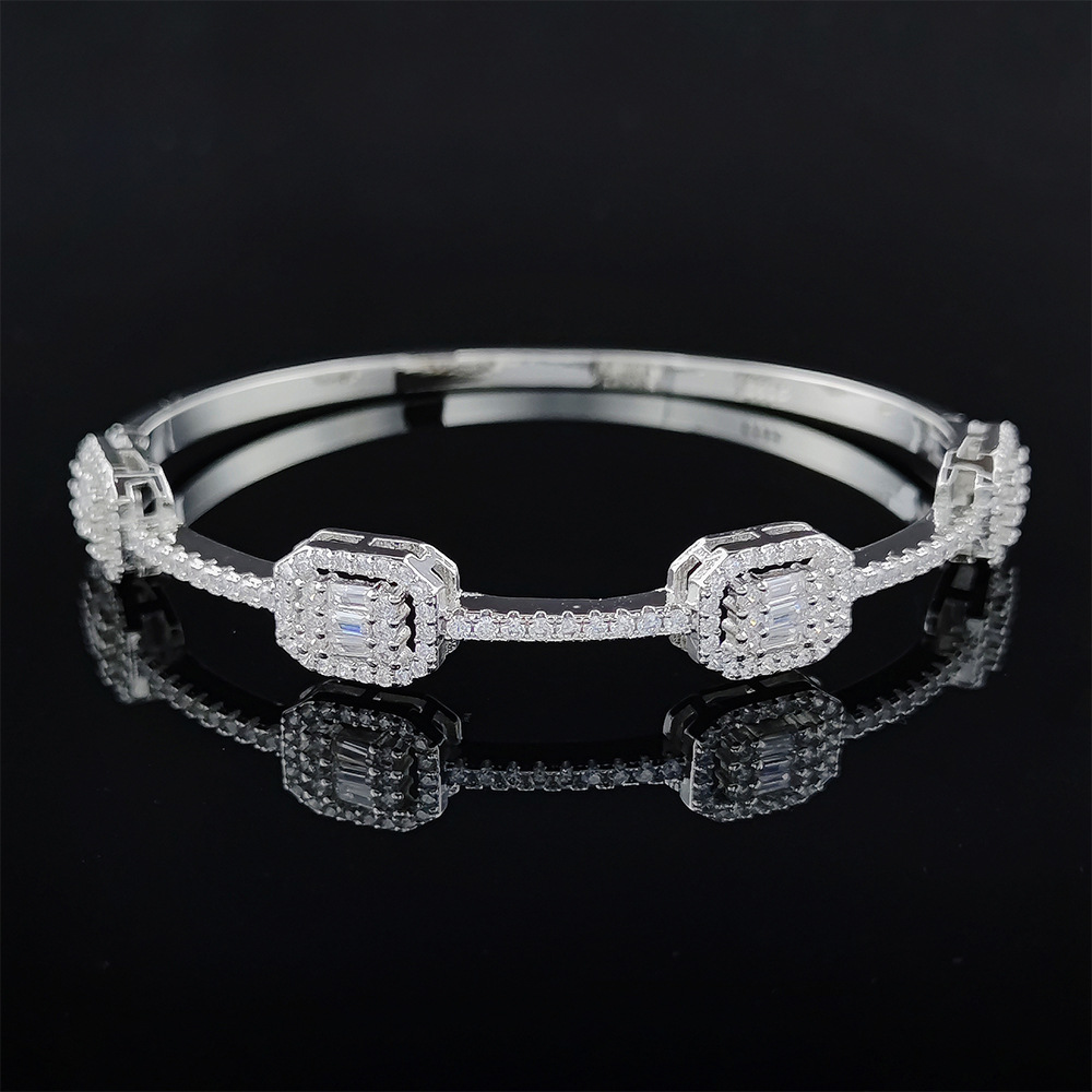 2025 Sparkling Wedding Bangle High Quaity Gorgeous Luxury Jewelry 18K White Gold Fill T Princess Cut White 5A Cubic Zircon CZ Diamond Gemstones Women 