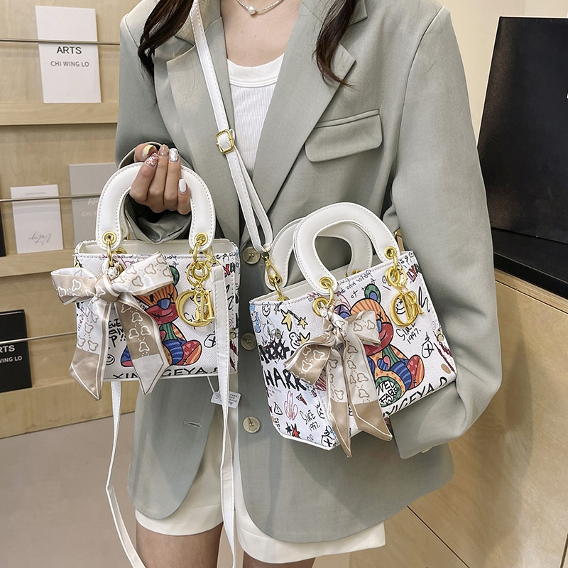 Shipping 2025 Free 3 New Designer bag Fashion Silk Scarf Graffiti Handheld Single Shoulder Diagonal Cross Bag for women