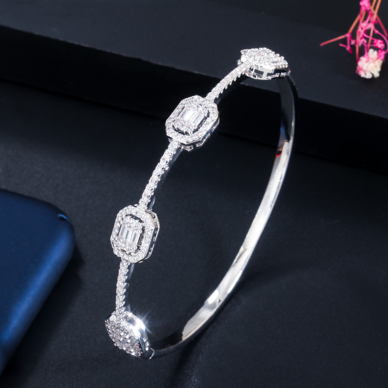 2025 Sparkling Wedding Bangle High Quaity Gorgeous Luxury Jewelry 18K White Gold Fill T Princess Cut White 5A Cubic Zircon CZ Diamond Gemstones Women 