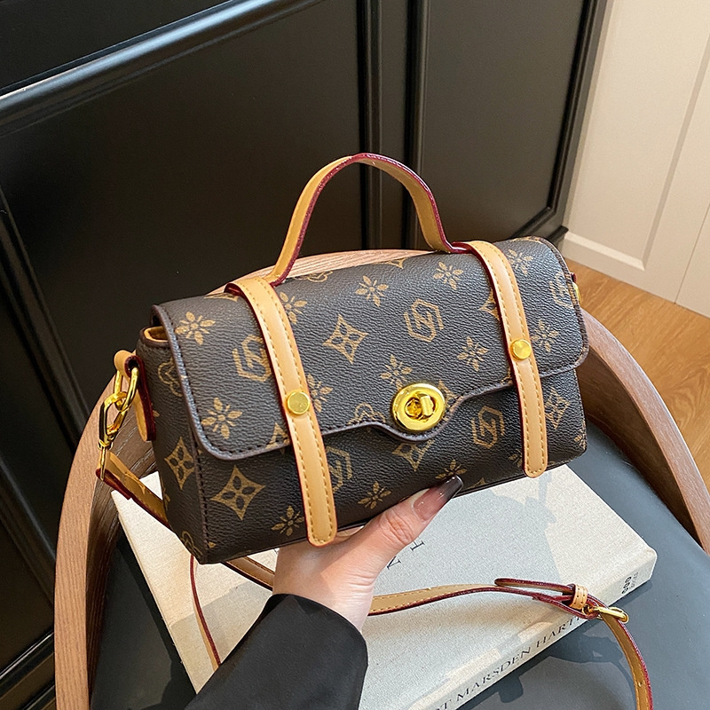 Free shipping 2025 new designer bag Fashion commute Printed temperament single shoulder crossbody bag Handheld for women