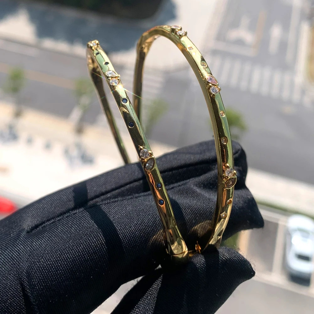 Arrived Fashion Women Jewelry Micro Pave Blue Pink White Cubic Zirconia Iced Out Bling Thin Band Bangle Bracelet 250322