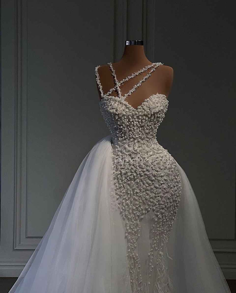 Exquisite Mermaid Wedding Dresses Pearls Beaded Feather Sweetheart Neck Bride Dress Detachable Sweep Train Bridal Dress Customized