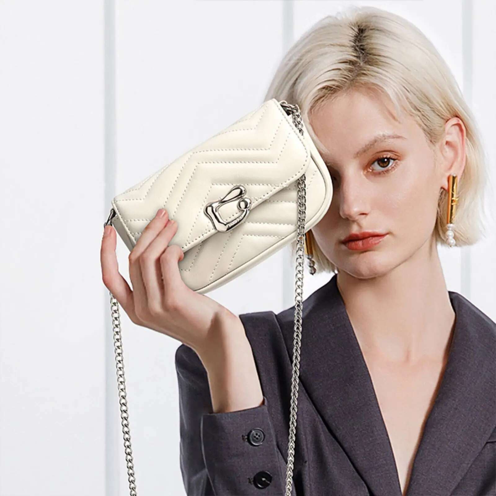 ITAMOOD Genuine Leather Qriginal Shoulder Quilted Fashion Design Crossbody Bag, Exquisite And Fashionable Small Square Bag