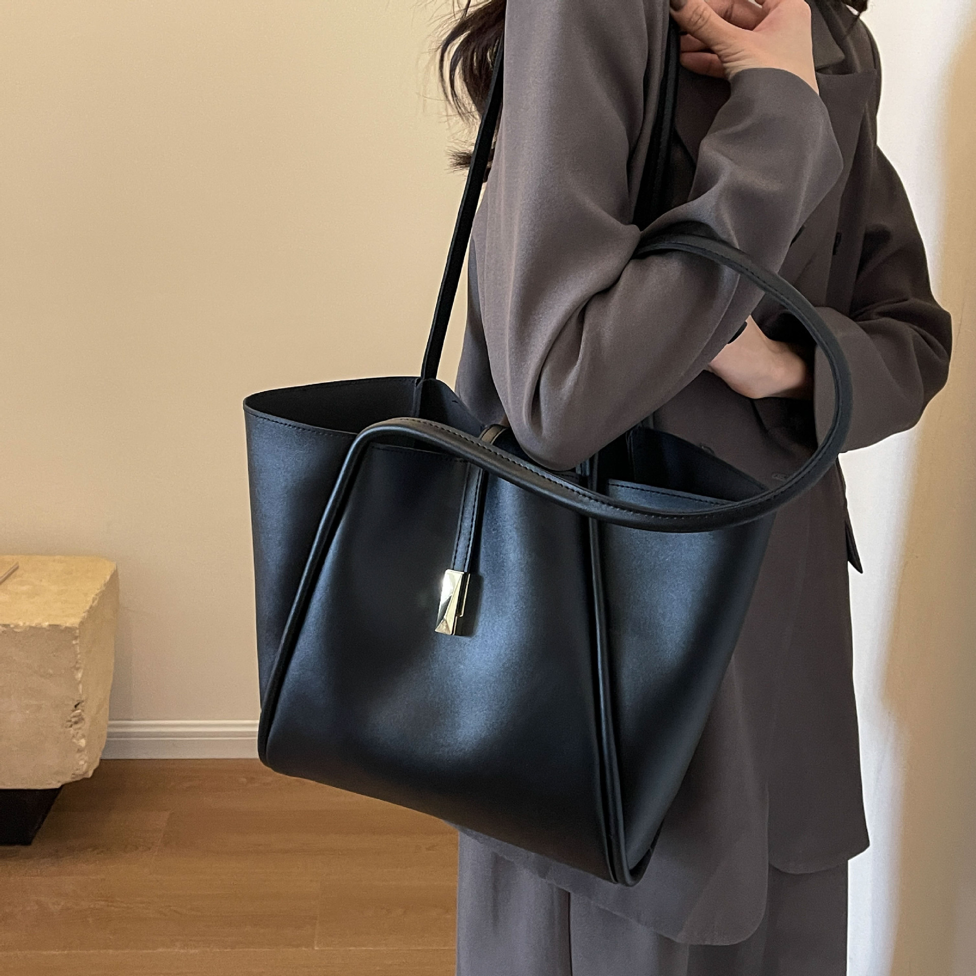 Vintage Advanced Sense Of Large Capacity Women's 2025 New Fashion Simple Tote Shoulder Underarm Bag