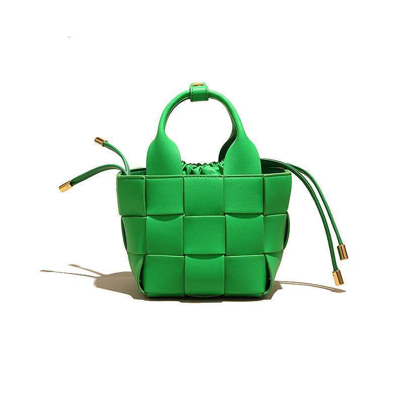 Women's Bags Small niche genuine leather woven women's leather, handbag, water bucket bag, single shoulder crossbody handbag