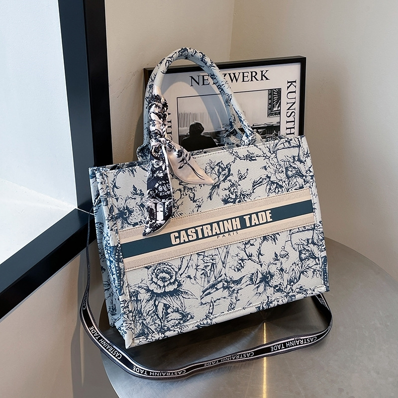 Free Shipping 2025 New Designer Fashionable Scarf Tote Hand-held Bill Of Lading Shoulder Bag Daily Matching New Free Delivery Designer Bag