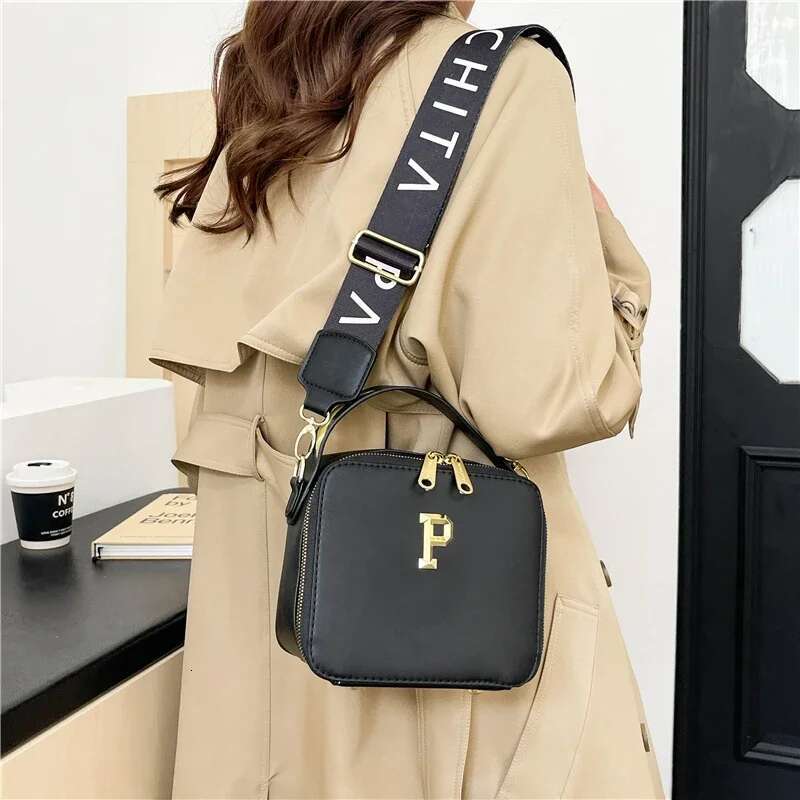 2025 New Elegant Women's Leather Bag Designer Fashion Single Shoulder Women's Crossbody Bag Transducer Pop Classic4