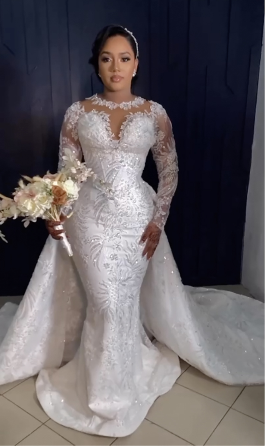 2025 Arabic Aso Ebi Mermaid Ivory Wedding Dress Sheer Neck Lace Long Sleeves Vintage Bridal Gowns Dresses