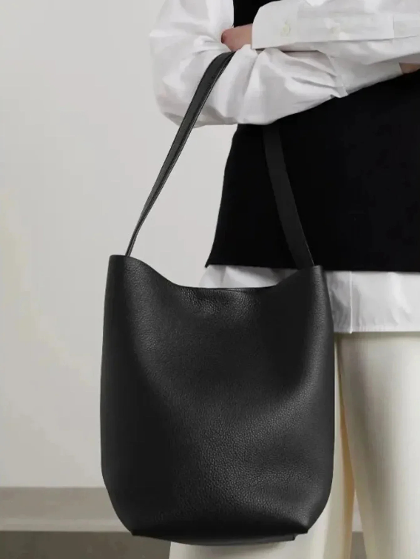 CowhideL Eather Tote Bags for Women Large-capacity Bucket Bags Soft Leather Big Handbag for Women Beach Bag Makeup Bag Organizer 250314