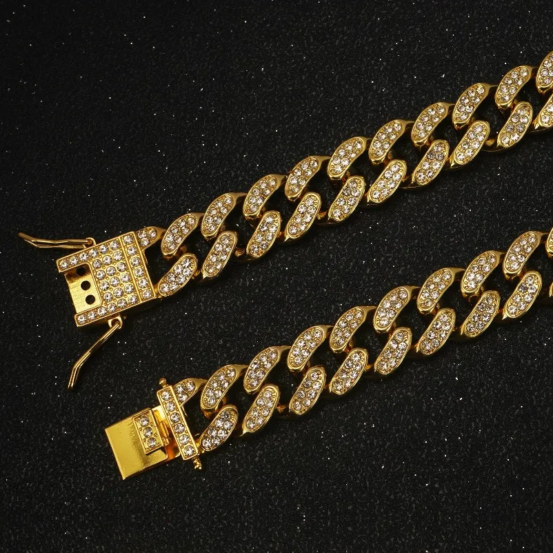 Elegant Dog Diamond-Studded Cuban Link Chain Collar Durable Metal with Secure Buckle for Cats & Dogs