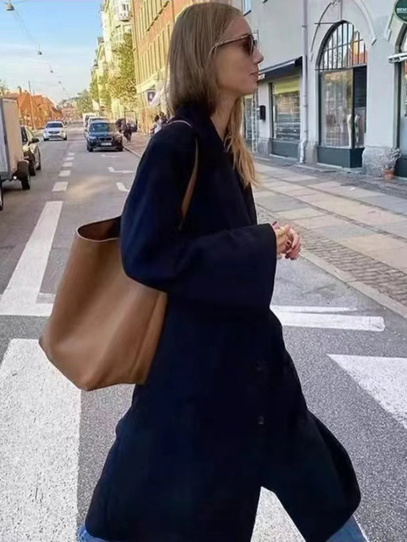 CowhideL Eather Tote Bags for Women Large-capacity Bucket Bags Soft Leather Big Handbag for Women Beach Bag Makeup Bag Organizer 250314