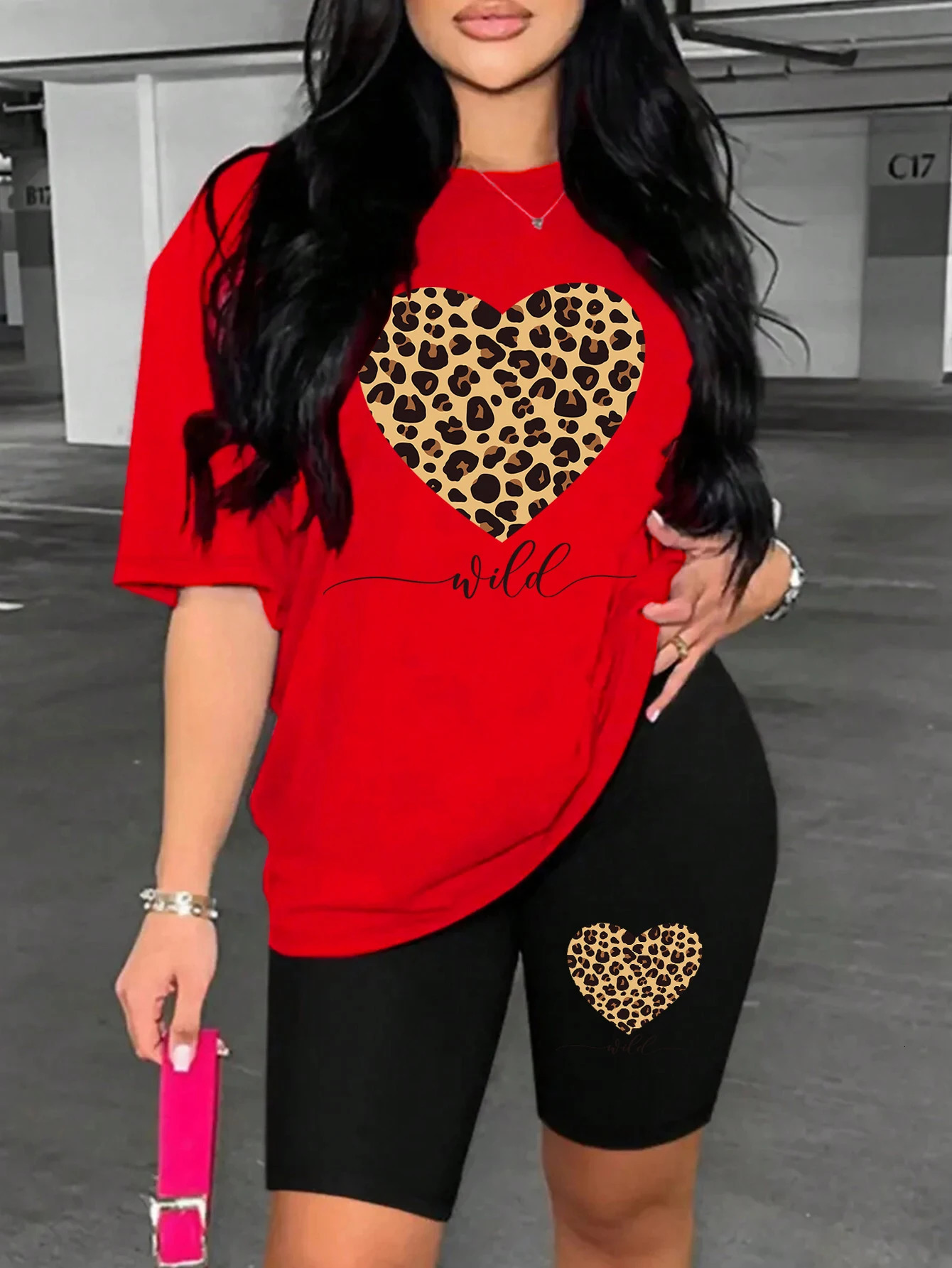 Leopard heart-shaped printed short sleeved set fashionable cartoon womens two-piece set breathable and comfortable short sleeved set 250322