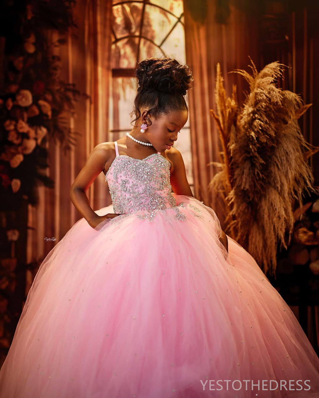 2025 Aso Ebi Pink Flower Girl Dresses Children Birthday Dress Illusion Spaghetti Straps Rhinetones Beaded Tiered Tulle Princess Queen Ball Gown For Ma