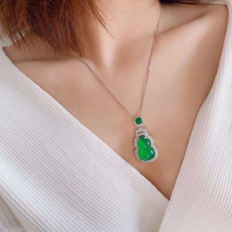 Zhuang Shengsheng Jewelry Pendant Set with Green Marrow Gourd Necklace, Temperament Jade Pendant, Birthday Gift 2 * 3cm