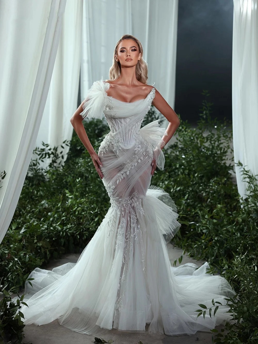 Designer Mermaid Wedding Dress Strapless Sleeveless Bridal Gowns Appliques Beaded Tulle Sweep Train Dresses Custom Made vestidos de novia