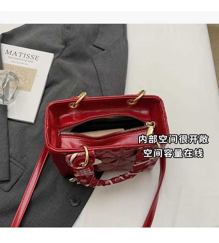 Luxury Designer Pendant PU Leather Plaid Quilted Womens Handbag Retro Crossbody Bag Square Tote Y250324