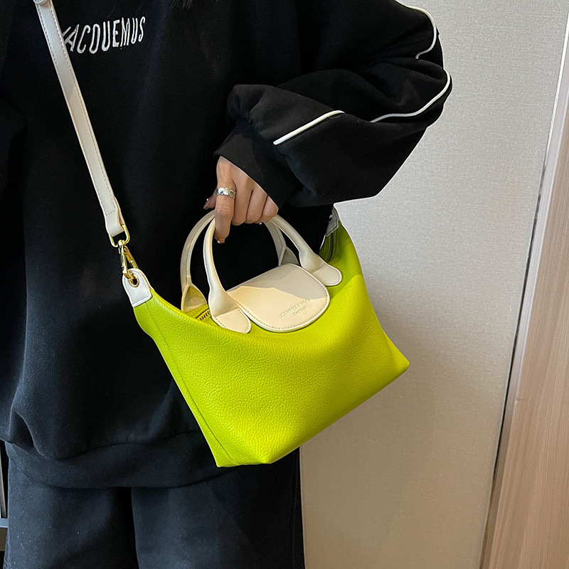 Large capacity bag women's new bag leisure hand bill shoulder bag commuting diagonal dumpling bag 2025s hot