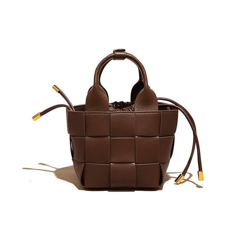 Women's Bags Small niche genuine leather woven women's leather, handbag, water bucket bag, single shoulder crossbody handbag