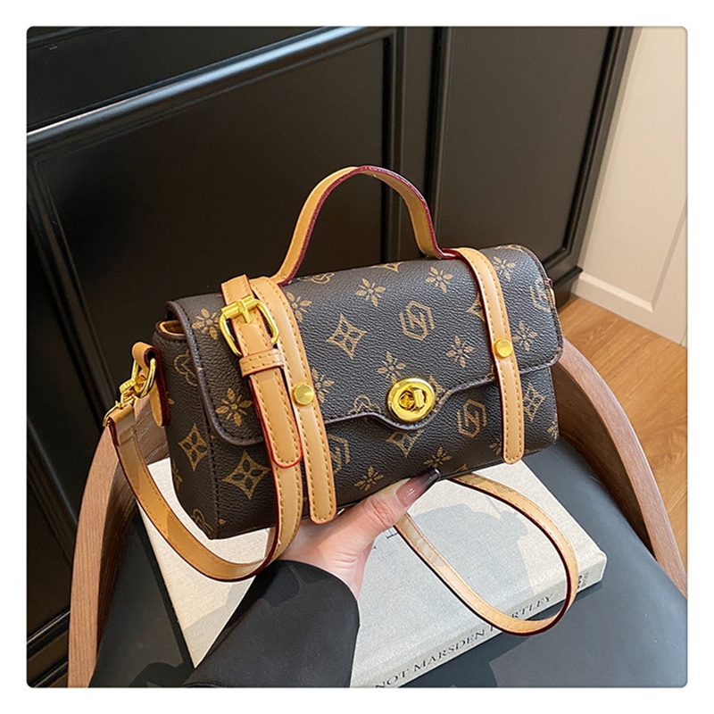 Free shipping 2025 new designer bag Fashion commute Printed temperament single shoulder crossbody bag Handheld for women