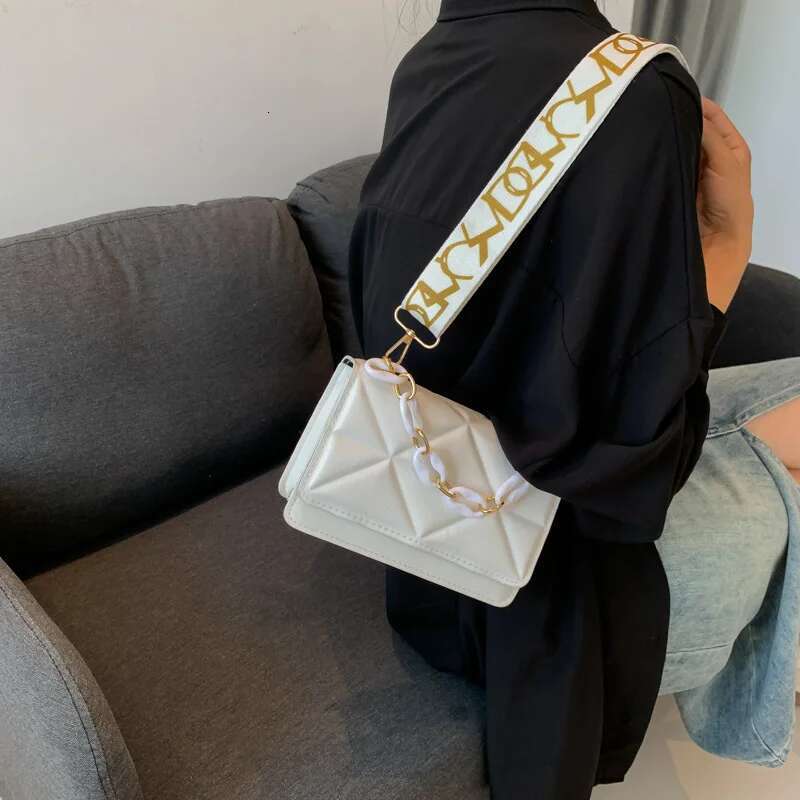 2025 new winter women's shoulder stone patterned leather crossbody bag designer fashionable pink handbag chain shopping handbag wallet3