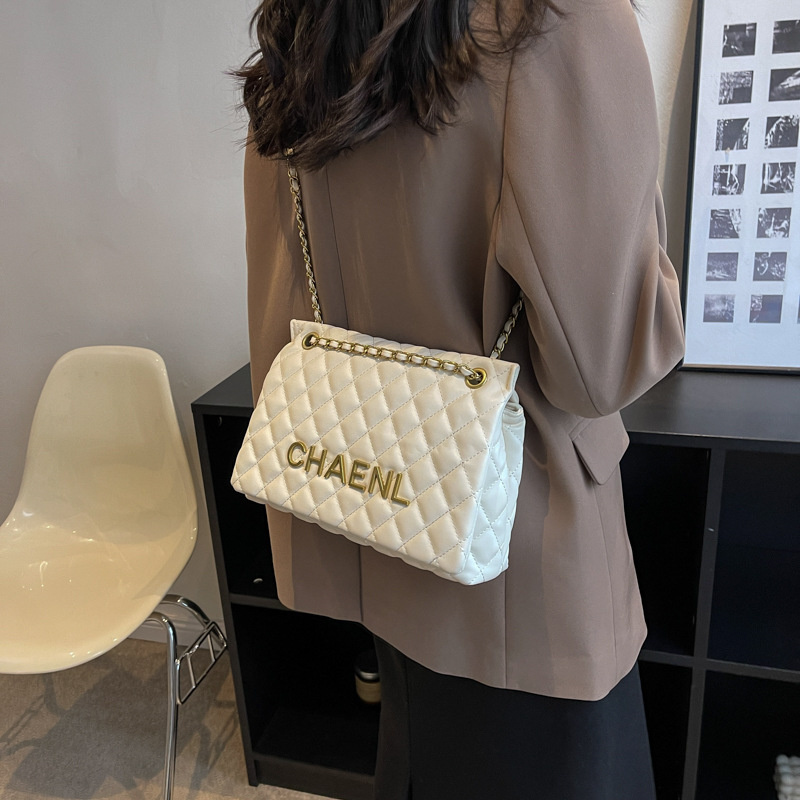 Free shipping 2025 new designer bag fashionable and casual travel letter chain bag hand-held shoulder bag daily matching