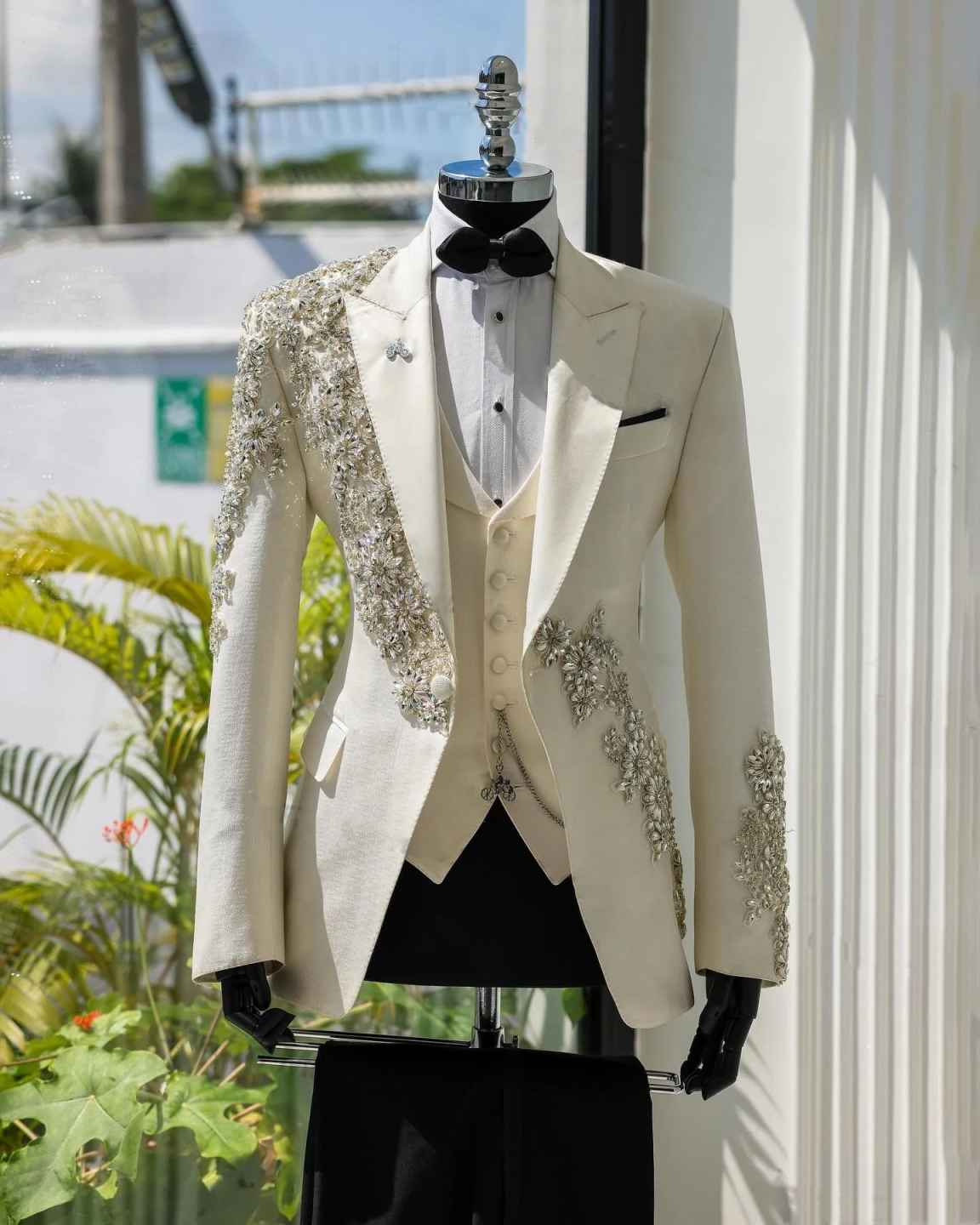 New Designer White Men Suits Set 2 Pieces Blazer+Pant Trousers One Button Appliques Customized Groom Wedding Tuxedo Formal Prom Jacket(Coat+Pants)
