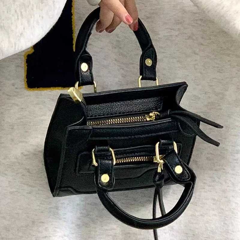 Fashion and leisure new cross shaped bag Versatile mini handheld shoulder bag Z250324