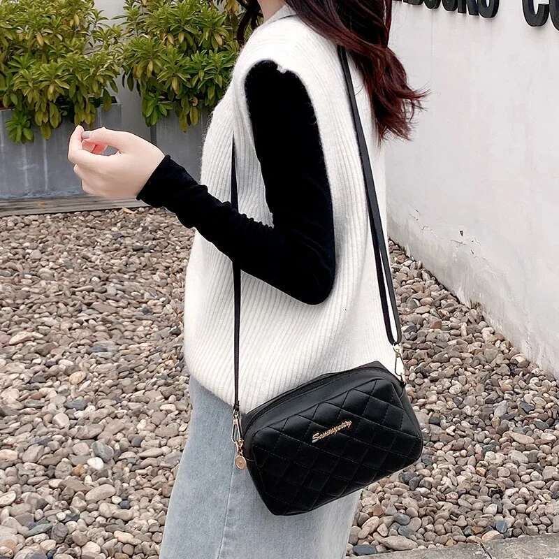 2025 new tassel women's messenger embroidery camera women's shoulder bag designer fashion chain women's crossbody bag3