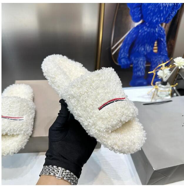 Luxury Slides Paris Designer men women Slippers Ladies Winter Fur Fluffy Furry Warm Letters Sandals Comfortable Fuzzy Girl Flip Flop Slipper SIZE36-42